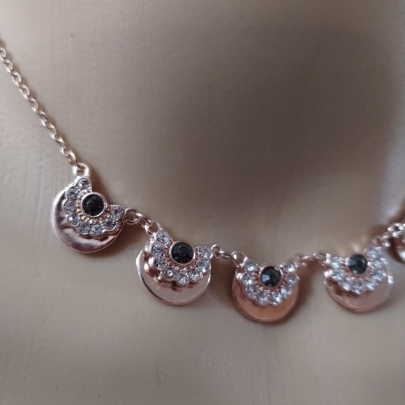 NWT Versona women's necklace - Picture 2 of 4